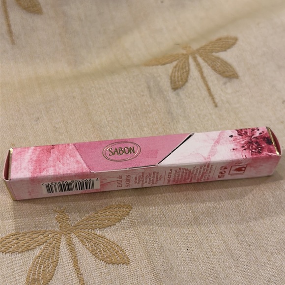 Eau De Sabon Green Rose Travel Spray Bottle 0.27 FL. OZ. - Picture 7 of 8